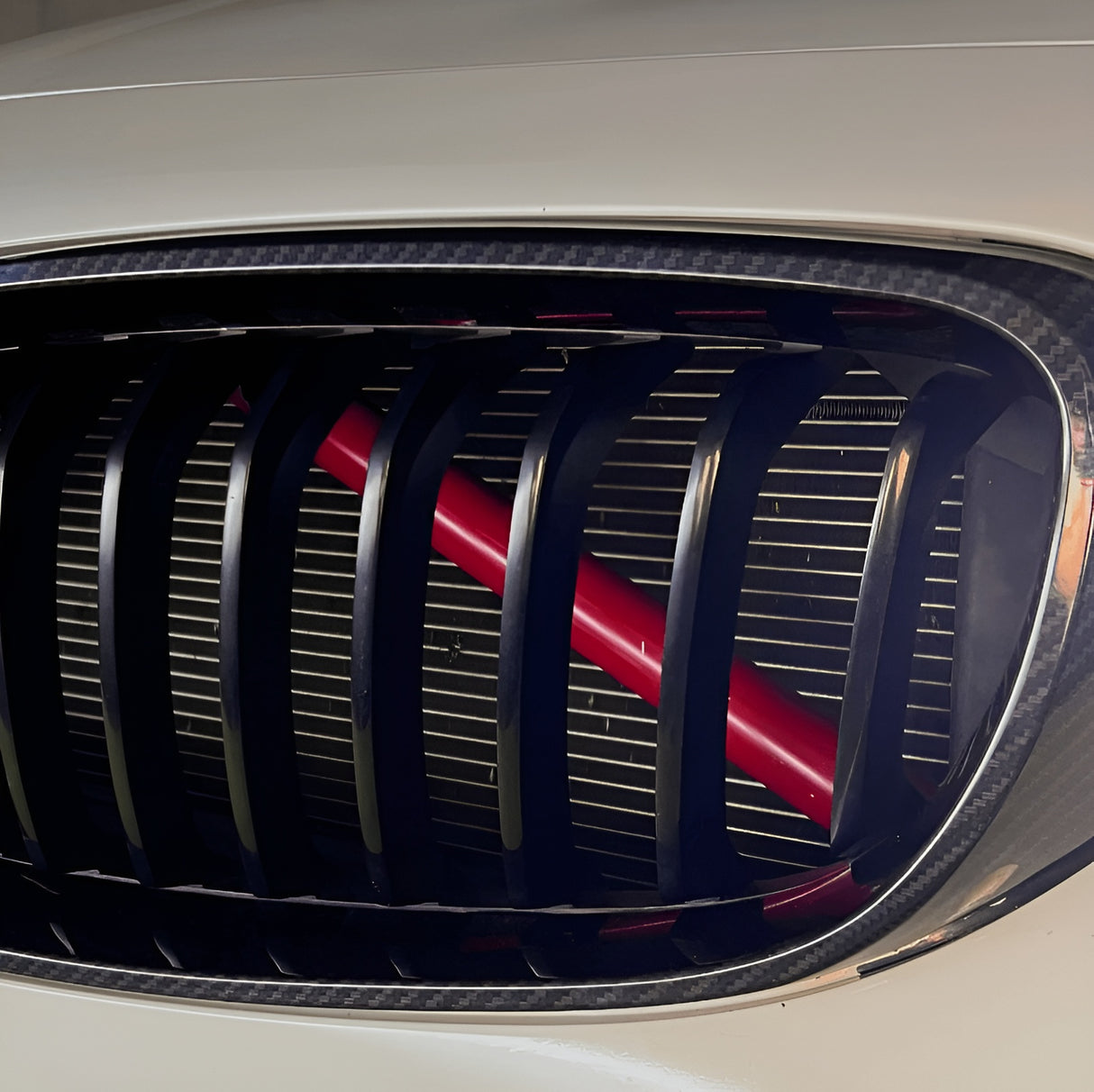 V-Brace Trim Vinyl Covers Front Grille Blue Red Yellow Green White Orange for BMW F, E and G-Series 2 / 3 / 4 / 5 / 6 / 7 F22 F30 F32 G20 G30 F10 F13 F01 BMW Euro Premium Parts Red BMW 2 Series F22 (2014-2019)