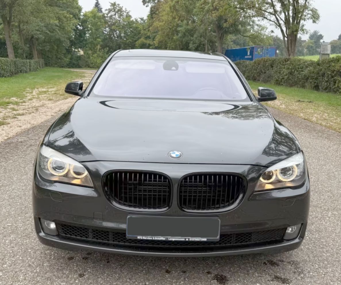 BMW 7 Series F01 F02 Glossy Black Front Grilles (2009 to 2015)